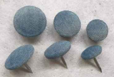 Polsterknöpfe mit Nagel Mikrofaser Pastelblau