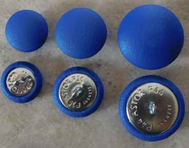 Polsterknöpfe mit Öse mit Kunstleder Royal-Blau bezogen