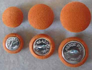 Polsterknöpfe mit Öse mit Mikrofaserstoff Orange bezogen