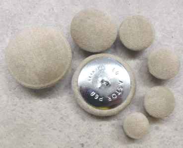 Polsterknöpfe mit Öse mit Mikrofaserstoff Hellelfenbein