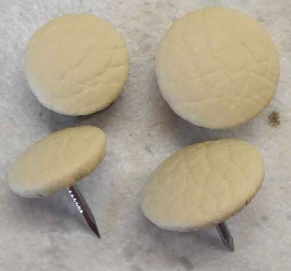 Polsterknöpfe mit Nagel Kunstleder Hellbeige