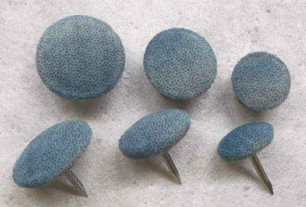 Polsterknöpfe mit Nagel Mikrofaser Pastelblau