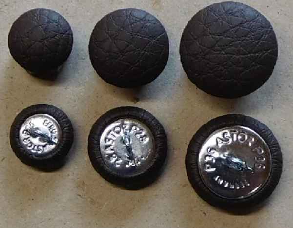 Polsterknöpfe mit Öse mit Kunstleder Dunkelbraun bezogen
