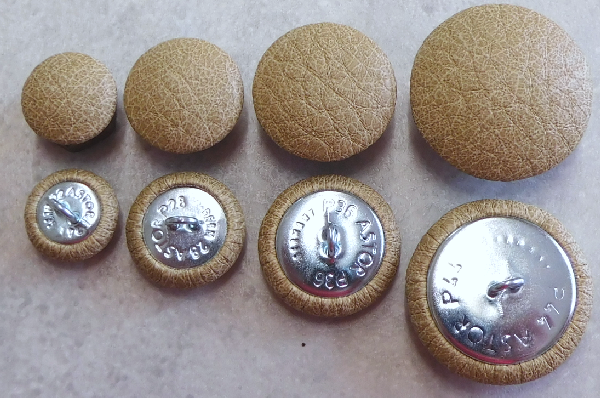 Polsterknöpfe mit Öse mit Kunstleder Beige bezogen