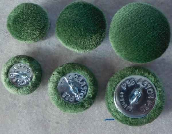 Polsterknöpfe mit Öse mit Mikrofaserstoff Gras bezogen